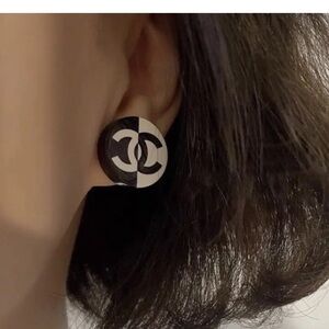 Ch*anel Black and white Earrings
No return or exchange